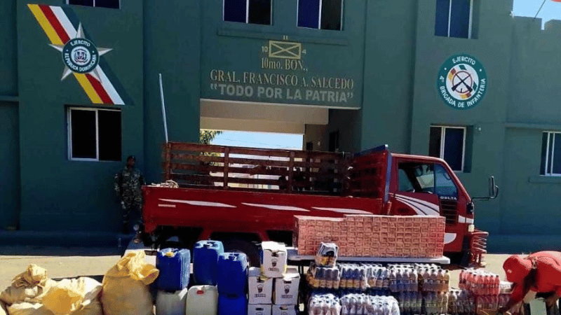 Ejército de República Dominicana decomisa contrabando de bebidas y cigarrillos procedente de Haití