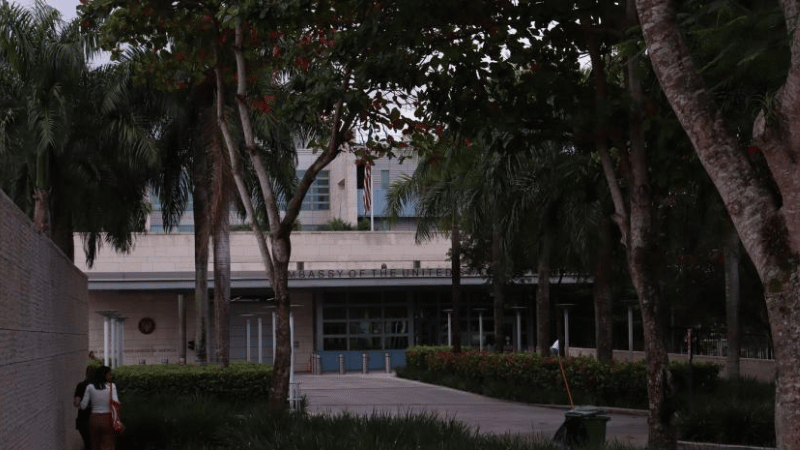 Embajada de EE.UU. en República Dominicana acata prohibición de exhibir la bandera del orgullo LGBT