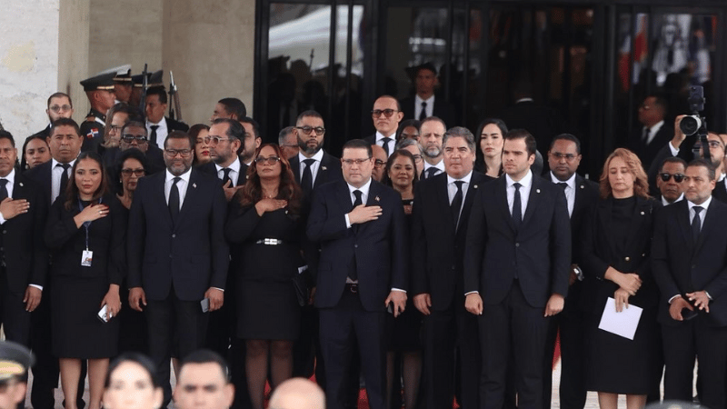 Eduardo Sanz Lovatón consolida su liderazgo con el respaldo de altos funcionarios.