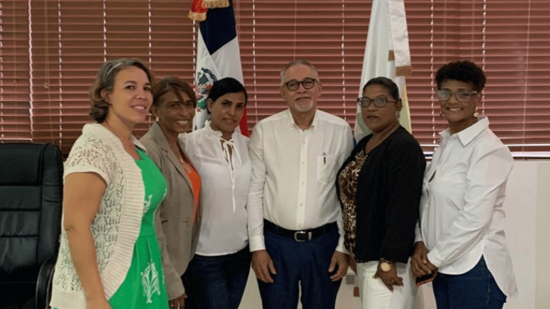 ASOMUALS y el Merca Santo Domingo Fortalecen Alianzas para el Desarrollo Social en Los Alcarrizos