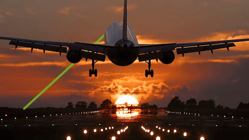 Denuncian uso ilícito de rayos láser contra aviones en República Dominicana