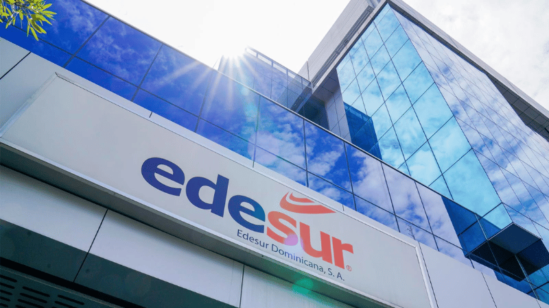 Apagones prolongados afectan a comerciantes y residentes en Cabral