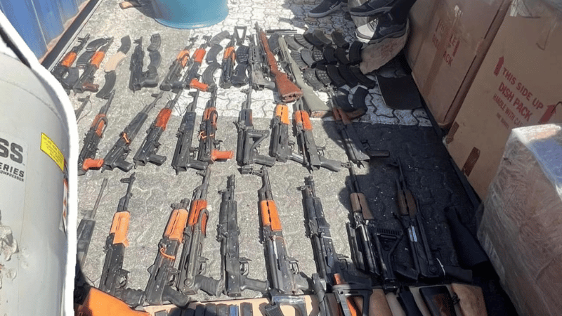 Aduanas refuerza seguridad nacional con incautación de 37 armas de fuego en el puerto de Haina