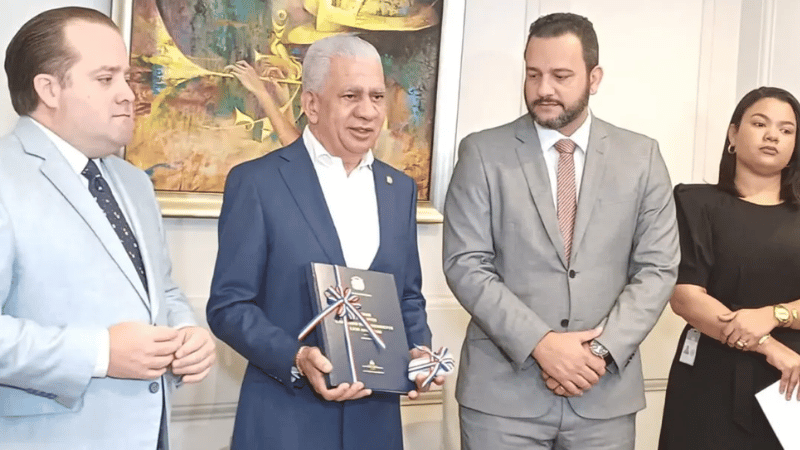 Ministro de la Presidencia y presidente del Senado desmienten estancamiento en elección del Procurador General