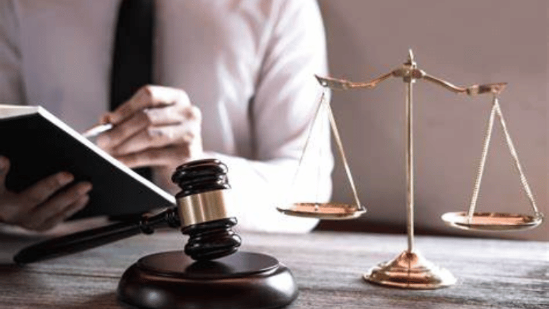 Altercado entre abogados a las puertas del Juzgado de Paz de Villa Mella