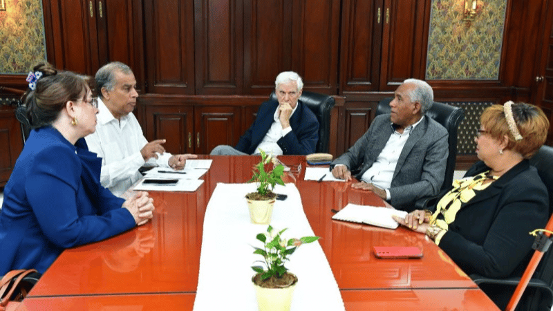 Economistas advierten sobre insostenibilidad del espacio fiscal ante alto déficit