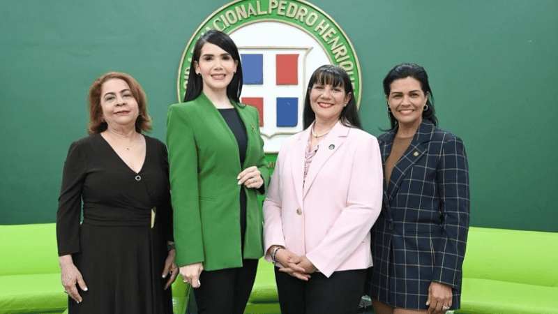 Magistrada Army Ferreira participa en cátedra magistral sobre empoderamiento femenino y acoso laboral