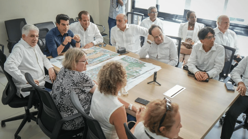 Wellington Arnaud presenta a embajadores y ministros el proyecto de saneamiento del Arroyo Gurabo en Santiago