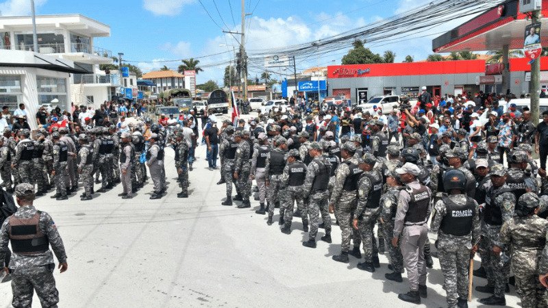 Militares y Policía Nacional en vergonzosa retirada al no poder ingresar a Mata Moquito en Friusa