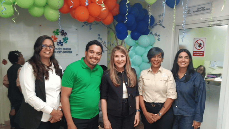 Carolina Mejía realiza visita sorpresa a la Fundación Mano Unida por el Autismo