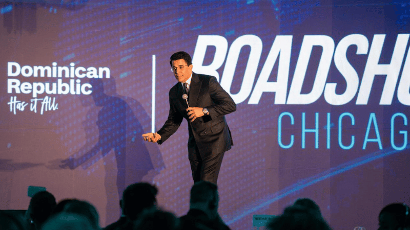 Ministro de Turismo David Collado se reúne con 700 agentes en Houston y Chicago
