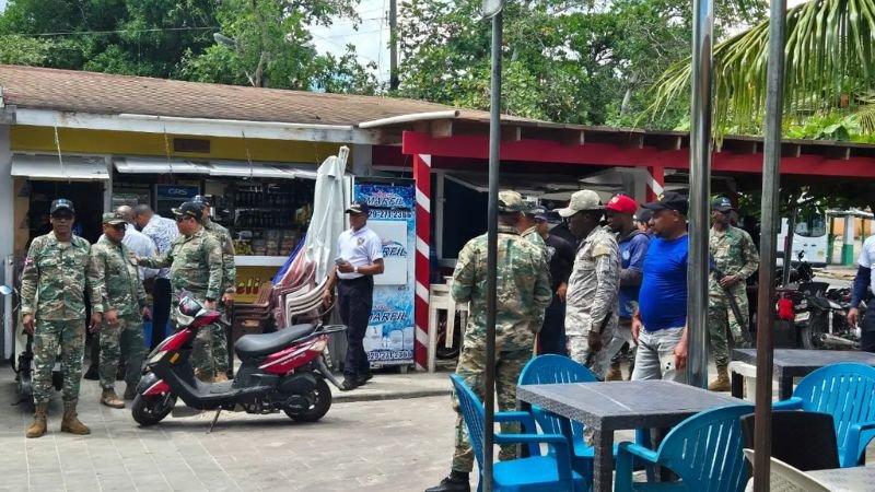 Cierre de comercios en Boca Chica por no exhibir precios de productos