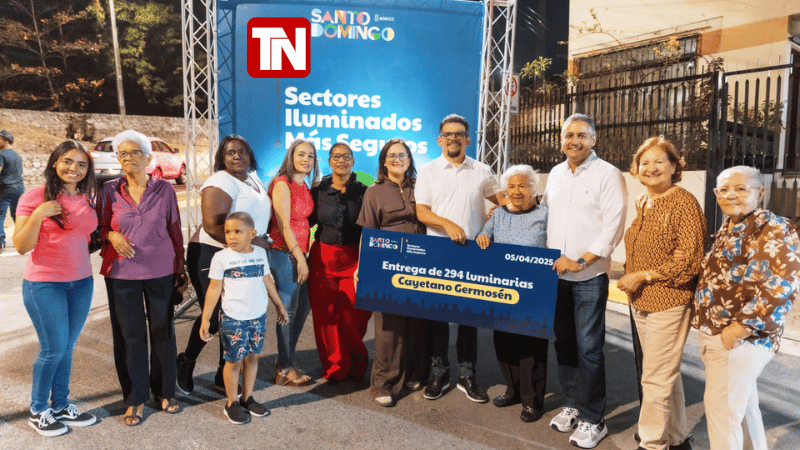 Carolina Mejía sigue con "Sectores Iluminados más Seguros", iluminando la Cayetano Germosén