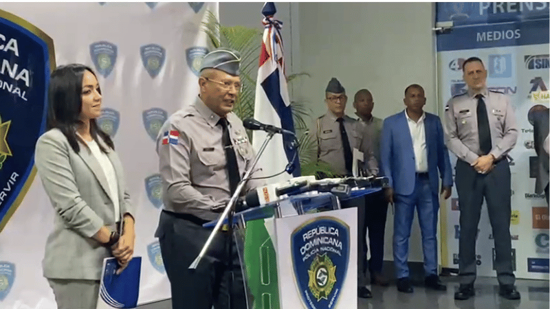 Director de la Policía Nacional Defiende Actuación de Agentes que Intentaron Cerrar Barbería en Horario Nocturno