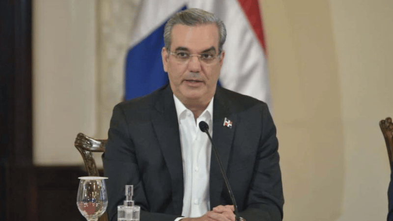 Presidente Abinader destaca posición ventajosa de RD ante impuesto arancelario de EE.UU.