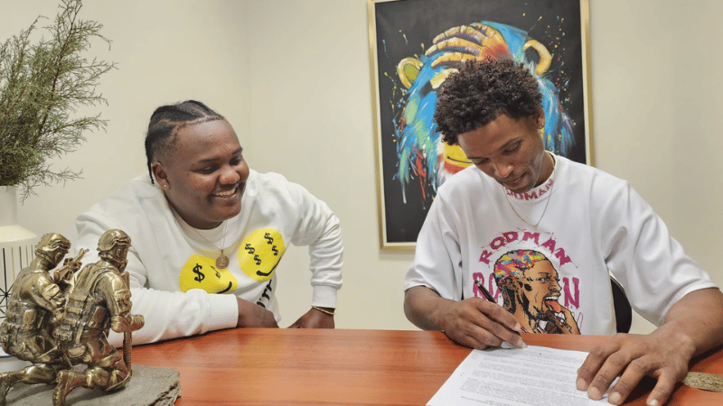 El Artista Urbano Seney Firma Contrato Discográfico con Sello "Sobrino Records"