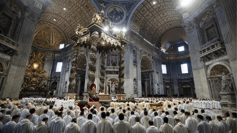 El Papa Francisco insta a los sacerdotes a tomar postura ante las heridas del mundo, en ausencia durante la Misa Crismal