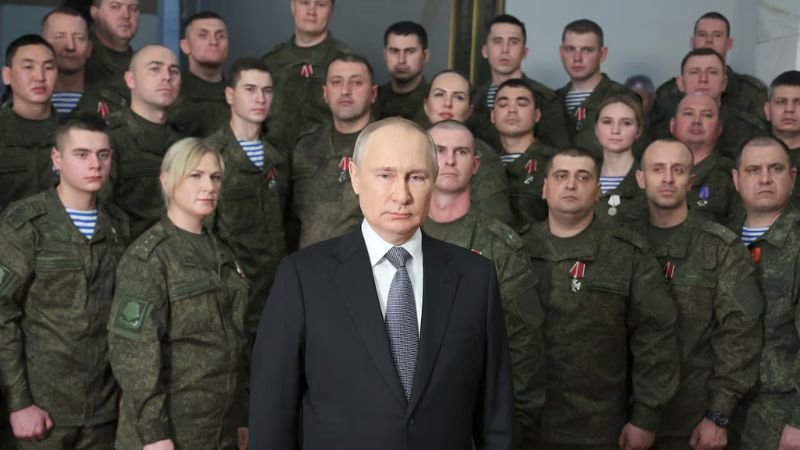 Putin afirma que entre 50,000 y 60,000 rusos se alistan cada mes para combatir en Ucrania