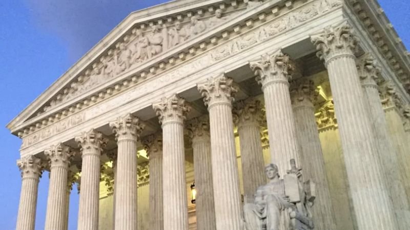 Corte Suprema de EE.UU. analiza intento de Trump para limitar ciudadanía por nacimiento