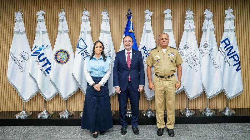 Ministro de Defensa y Faride Raful visitan El Salvador para conocer modelo de seguridad