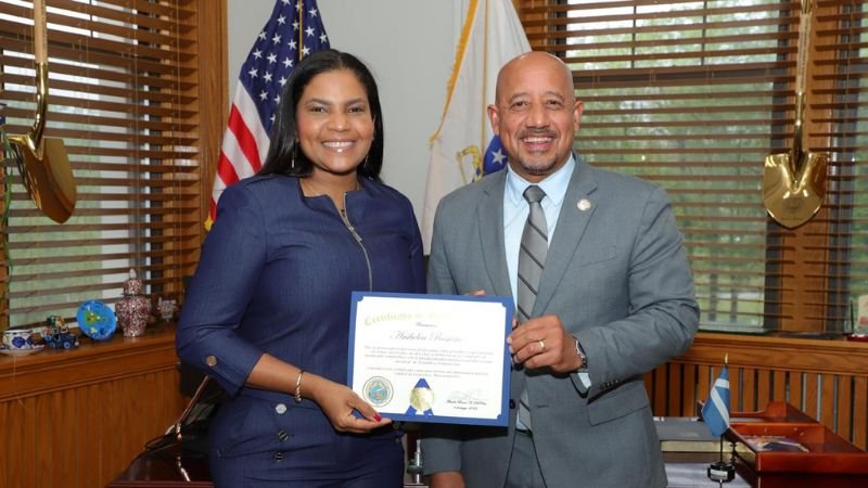 Alcaldia de Lawrence reconoce a Anibelca Rosario