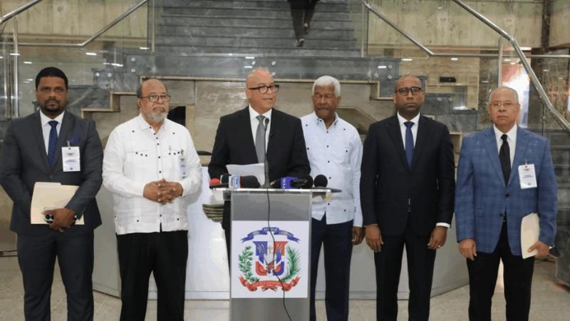 Histórico Encuentro entre Presidente y Exmandatarios Define Lineamientos sobre Crisis Haitiana