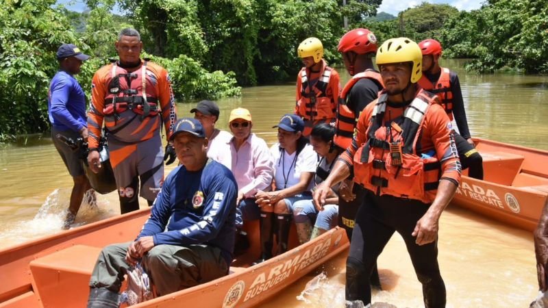 Defensa Civil brinda asistencia humanitaria a comunidades incomunicadas del Bajo Yuna