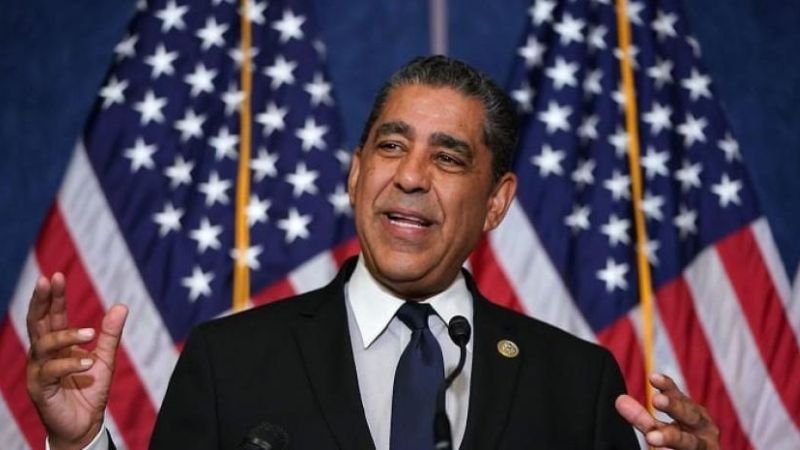Congresista Adriano Espaillat rechaza retiro ciudadanía EEUU
