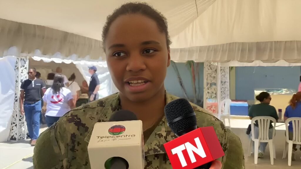 Tripulante dominicana de buque hospital estadounidense regresa a casa y se reencuentra con su familia en Puerto Plata