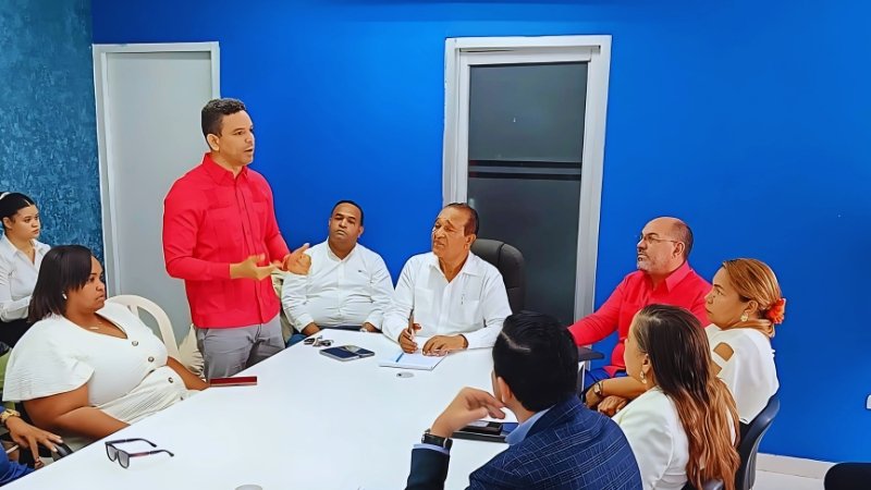 Regidor Leñita y Senador Antonio Marte Abordan Temas Clave para el Desarrollo de Los Alcarrizos