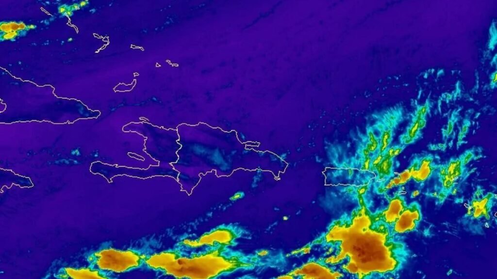 Fuertes lluvias continuarán por vaguada y onda tropical, según Indomet