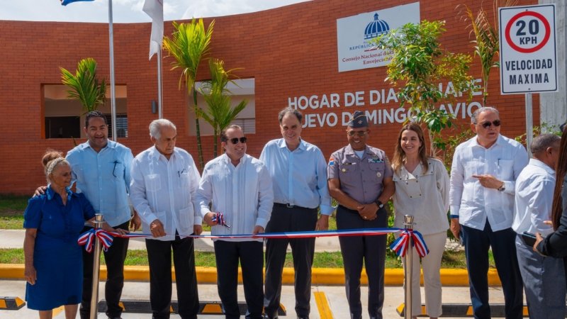 Ministro Paliza lidera entrega de innovador centro diurno para ancianos en el Nuevo Domingo Savio