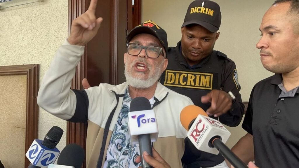 Salvador Holguín solicita medidas urgentes para salvaguardar a Ángel Martínez