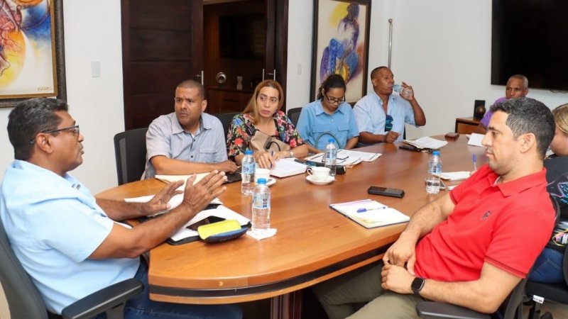 Alcalde Junior Santos estrecha relaciones comunitarias con juntas de vecinos en Los Alcarrizos