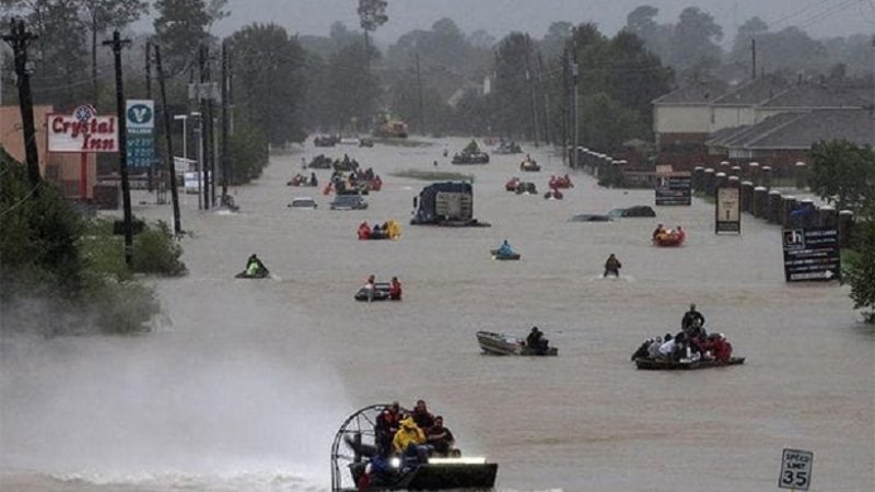 Inundaciones en Texas dejan al menos 13 muertos y 20 niñas desaparecidas en campamento