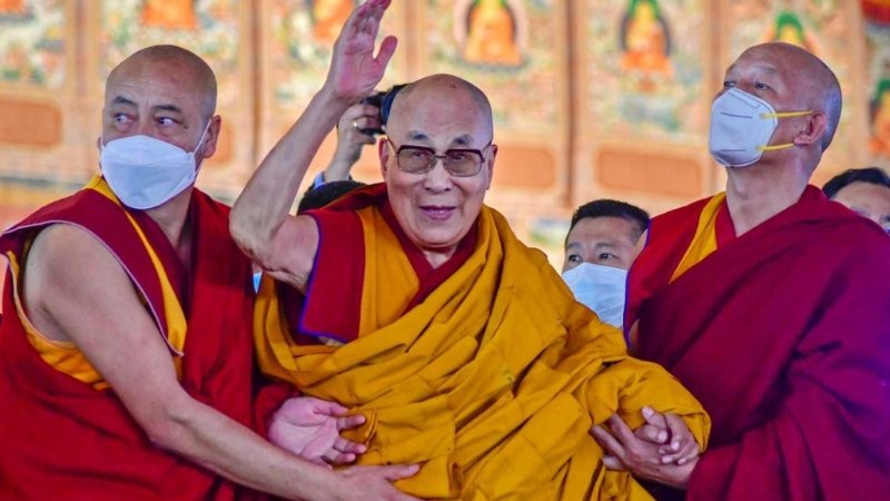 El Dalái Lama marca el camino para hallar a su reencarnación y desafía abiertamente a China