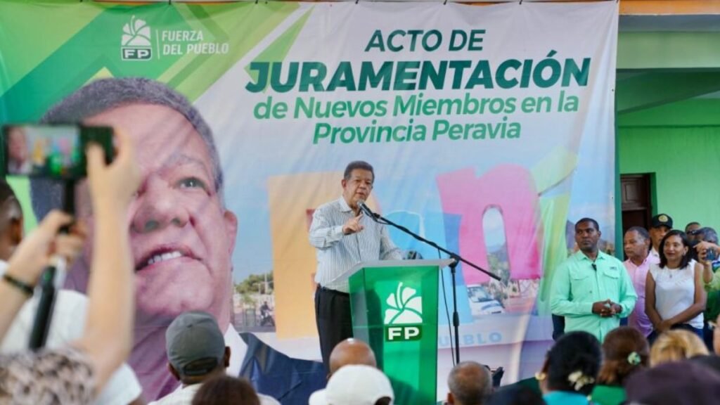 Leonel asegura que la circunvalación de Baní fue “tres veces más cara y quedó a medias”