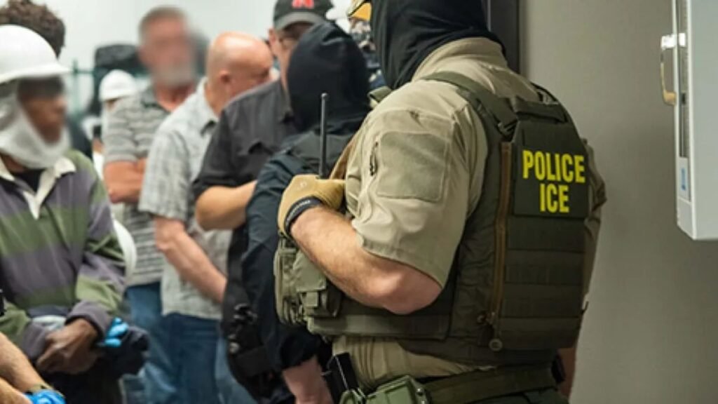 ICE sancionará a empresas por contratar inmigrantes indocumentados en EE.UU.
