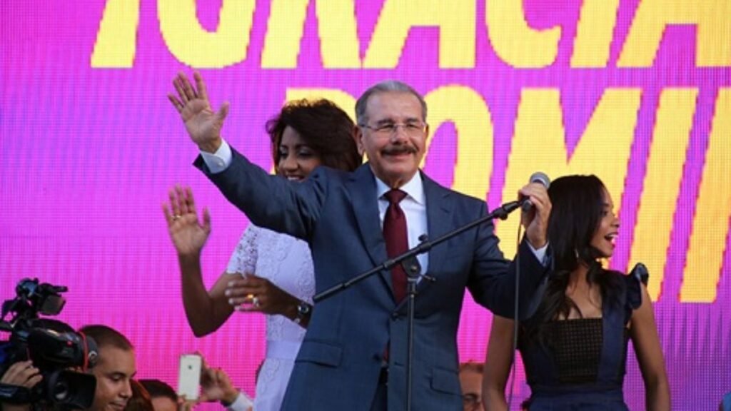 Danilo Medina advierte que humillaría a Abinader en un debate