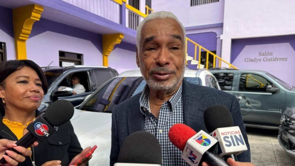 Camacho Critica Falta de Preparación del PRM en el Sector Educativo