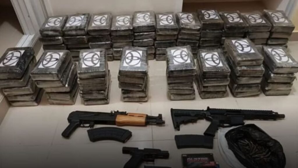 Incautan 93 paquetes de cocaína en operativos simultáneos en La Altagracia y Santo Domingo