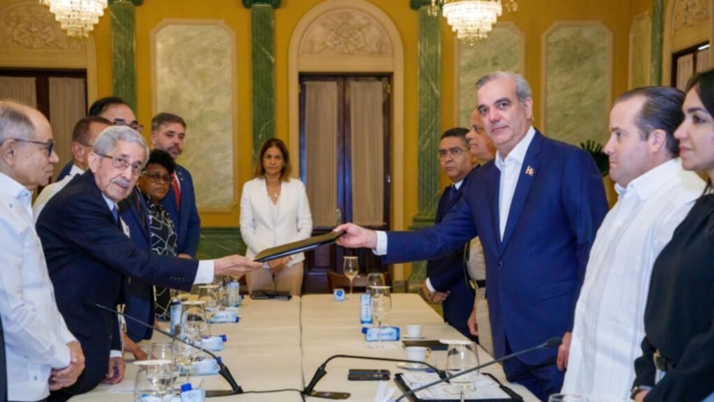 CES entrega informe final sobre crisis haitiana con propuestas para regularizar la mano de obra extranjera