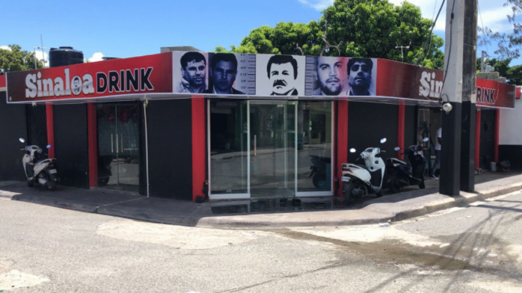 “Drink Sinaloa” en Baní genera controversia por referencias al narcotráfico