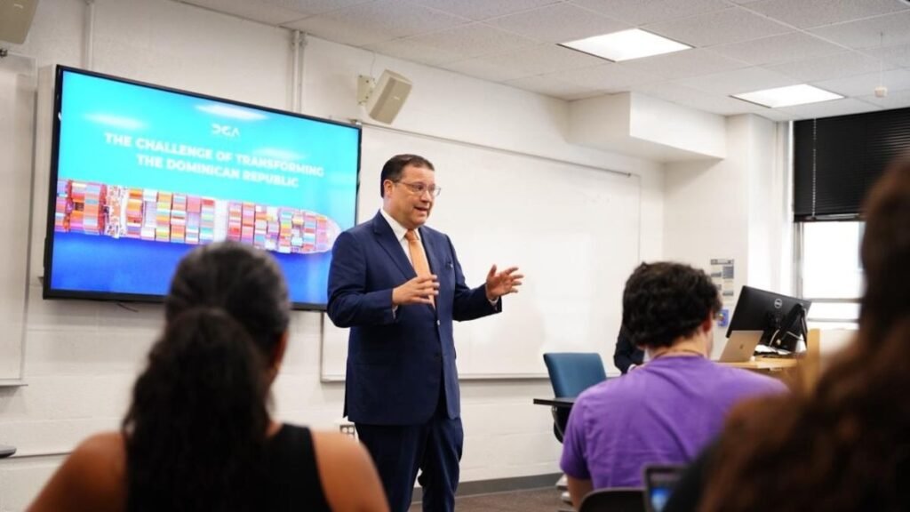 Director de Aduanas impulsa revolución logística de República Dominicana en la Universidad George Washington