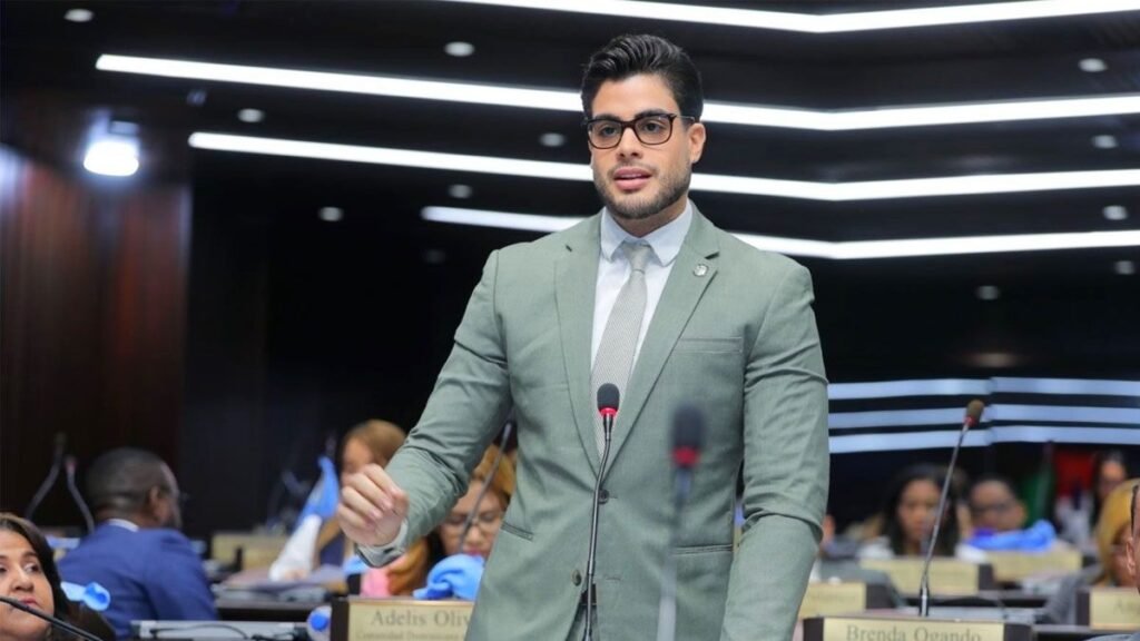 Video: Escándalo envuelve al diputado Bray Vargas por video filtrado con hombre que exige pago