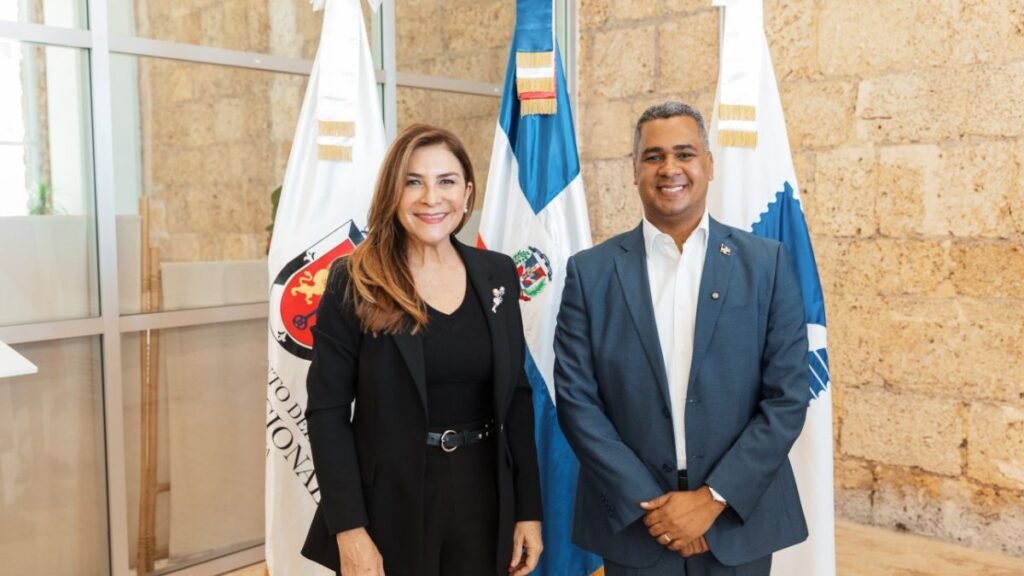 NPOSDOM y ADN lanzan emisión postal en honor a Salomé Ureña por sus 175 años