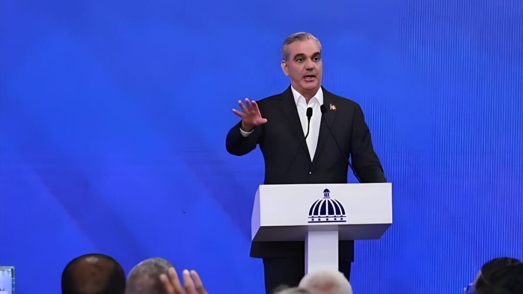 Abinader advierte sobre impacto fiscal de la indexación salarial en República Dominicana