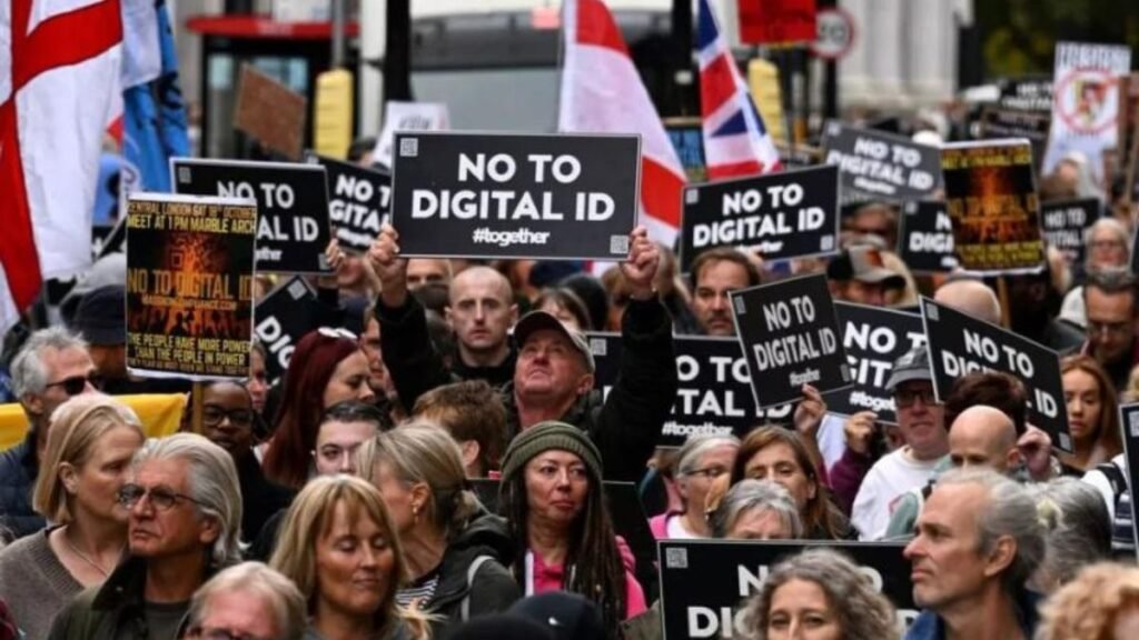 Reino Unido crecen las protestas contra plan de identificación digital obligatoria