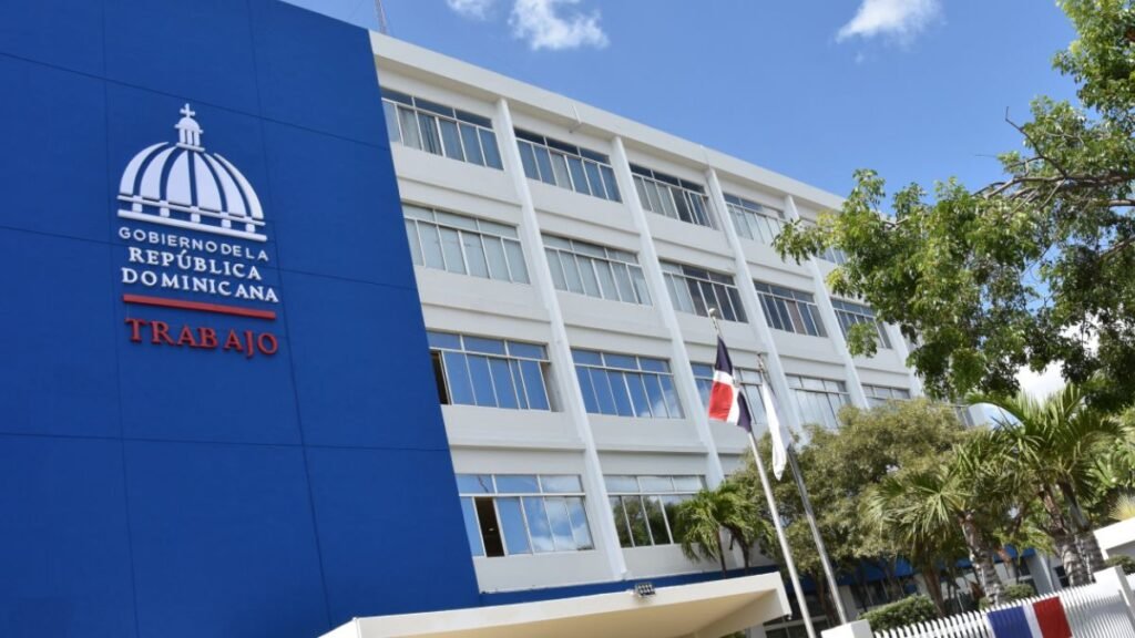 Ministerio de Trabajo aplaza jornada de empleo por paso de tormenta tropical