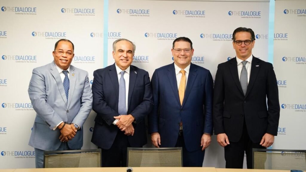 Empresarios destacan avances del programa “Despacho en 24 Horas” liderado por Yayo Sanz Lovatón